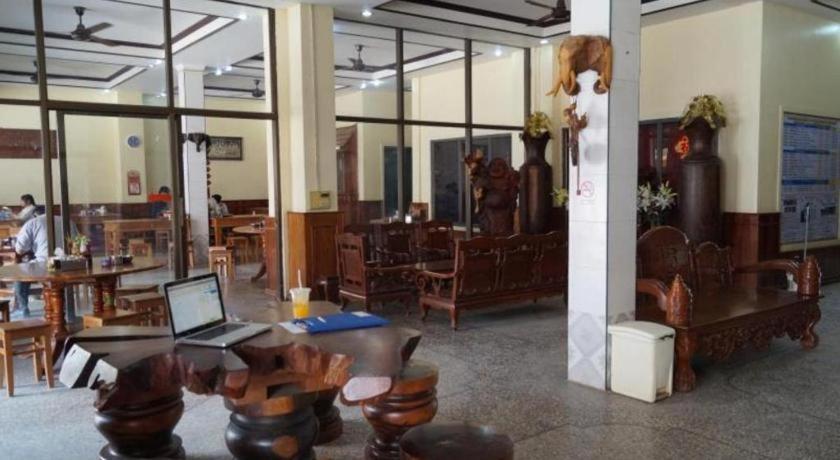 Lankham Hotel Pakse Exterior foto